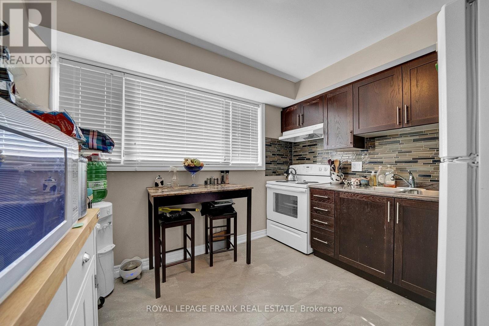 












377 LINDEN STREET

,
Oshawa (Donevan),




Ontario
L1H6R6

