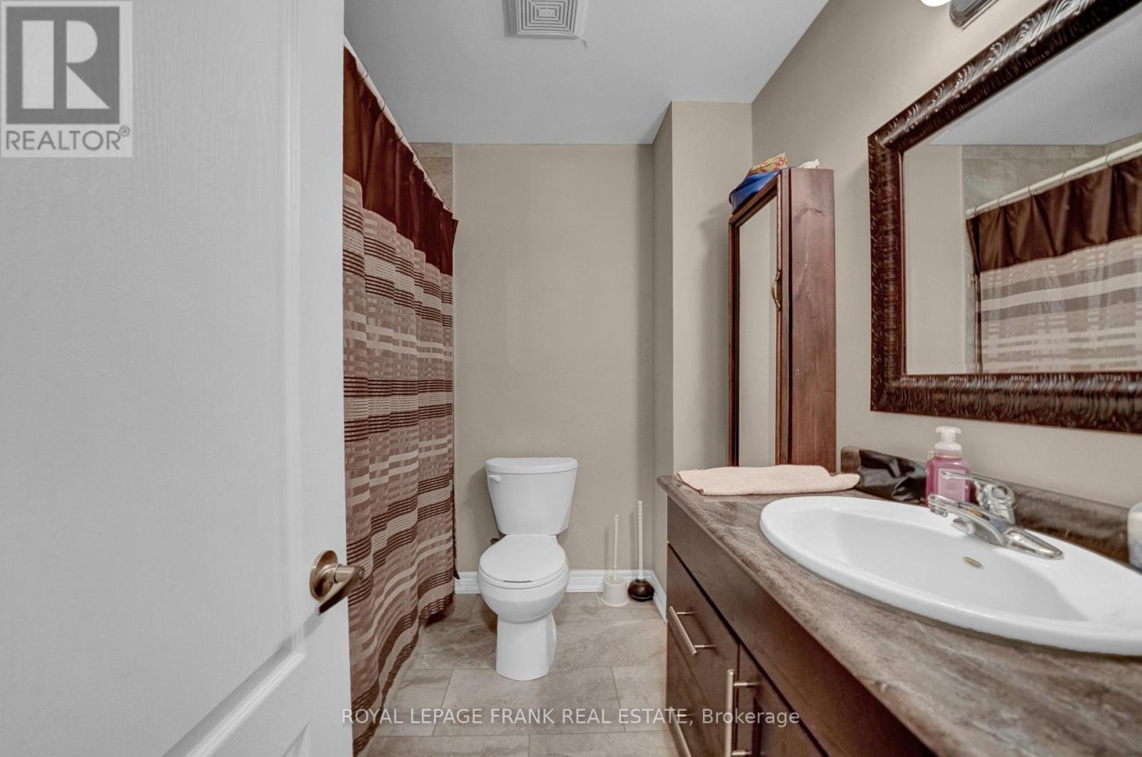 












377 LINDEN STREET

,
Oshawa (Donevan),




Ontario
L1H6R6

