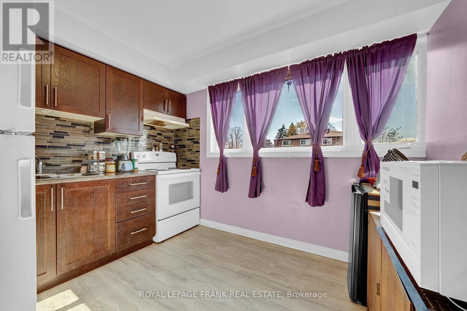 












377 LINDEN STREET

,
Oshawa (Donevan),




Ontario
L1H6R6

