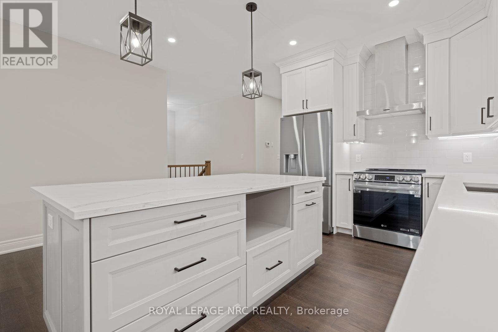 












734 CLARENCE STREET

,
Port Colborne (Sugarloaf),




Ontario
L3K0A8


