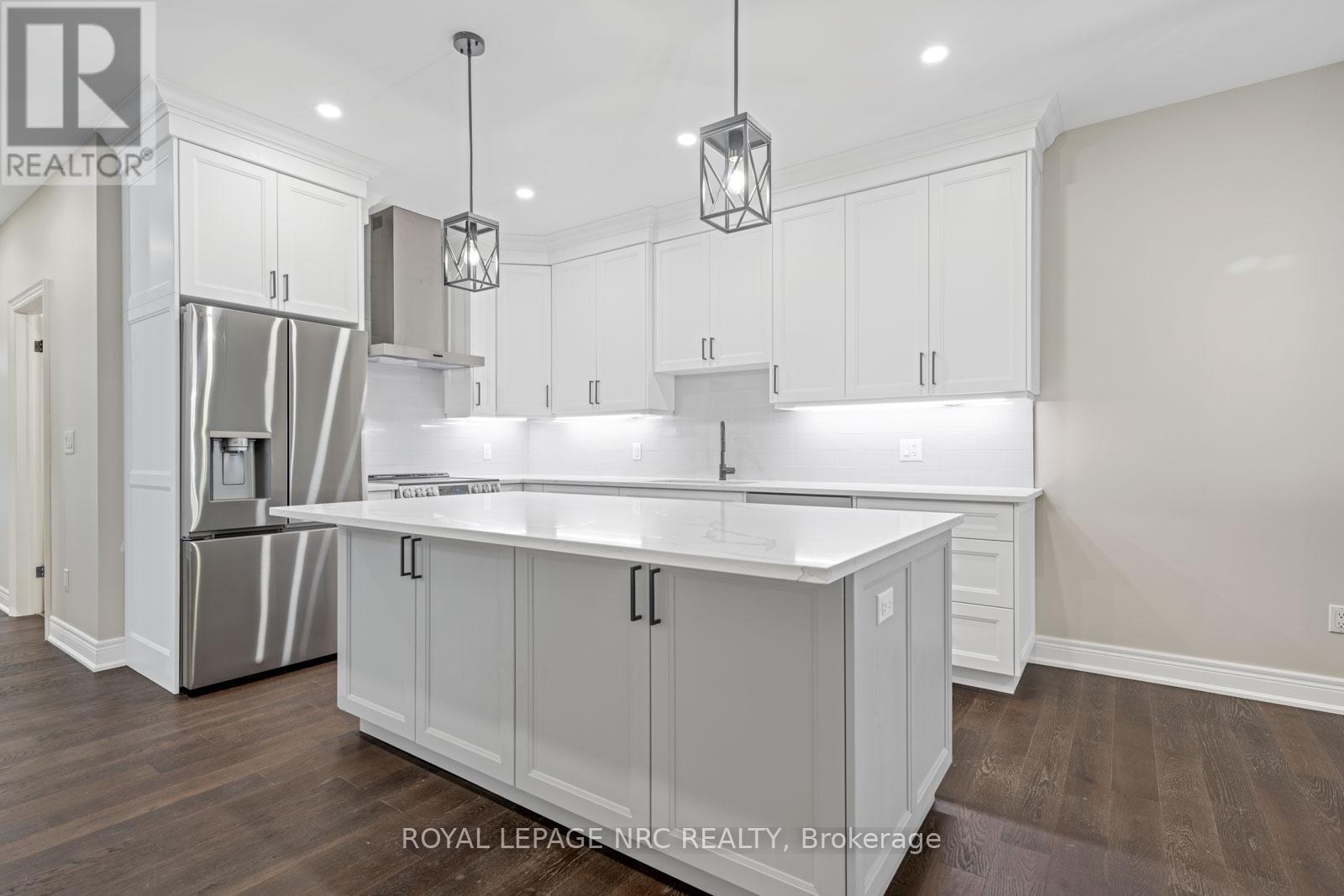 












734 CLARENCE STREET

,
Port Colborne (Sugarloaf),




Ontario
L3K0A8

