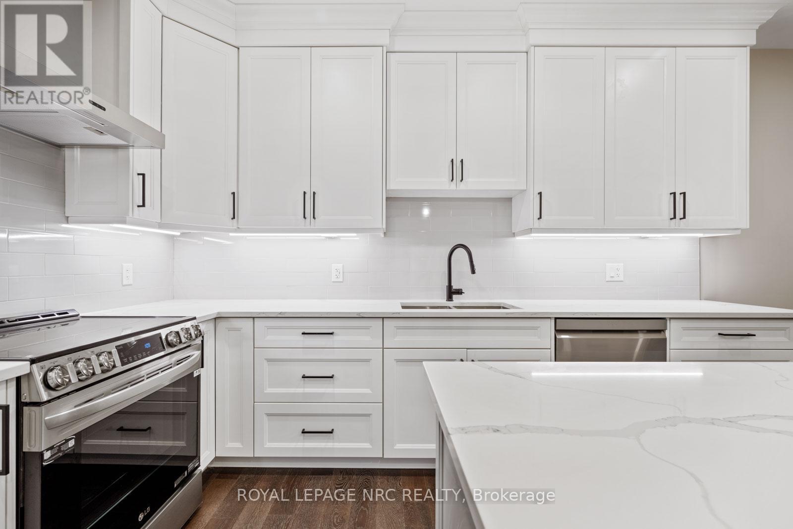 












734 CLARENCE STREET

,
Port Colborne (Sugarloaf),




Ontario
L3K0A8

