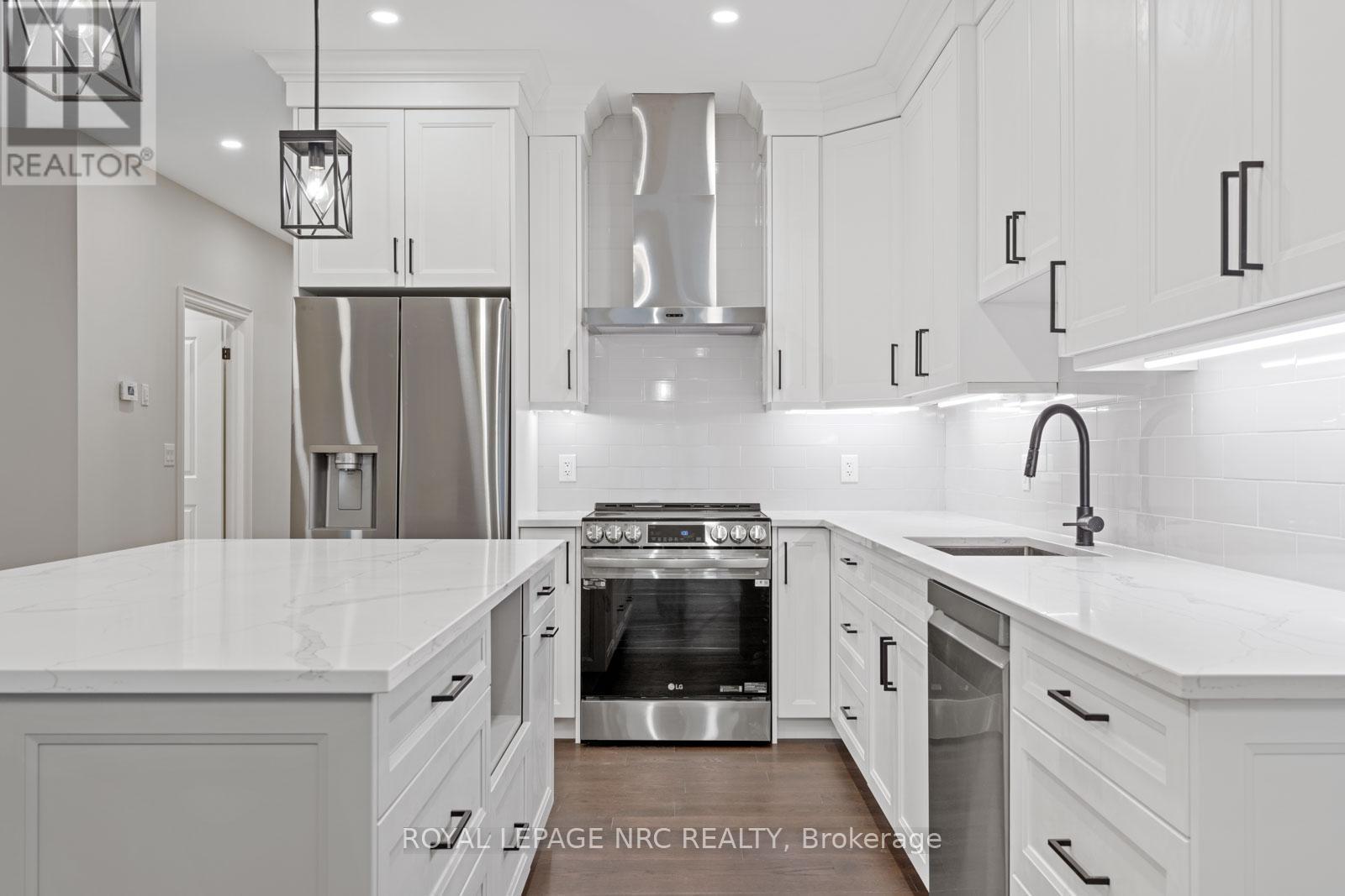 












734 CLARENCE STREET

,
Port Colborne (Sugarloaf),




Ontario
L3K0A8

