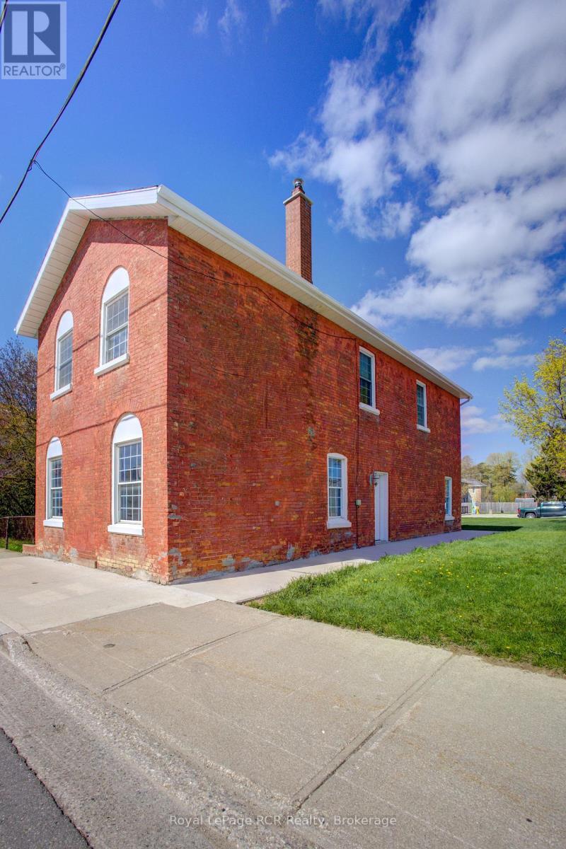 












221 GEORGE STREET

,
Wellington North (Arthur),




Ontario
N0G1A0

