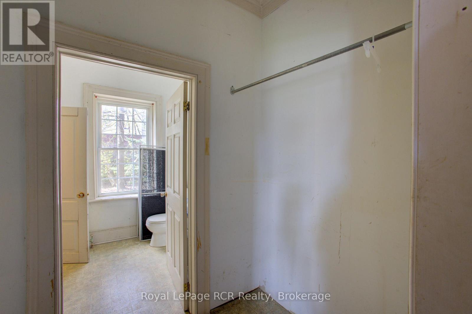 












221 GEORGE STREET

,
Wellington North (Arthur),




Ontario
N0G1A0

