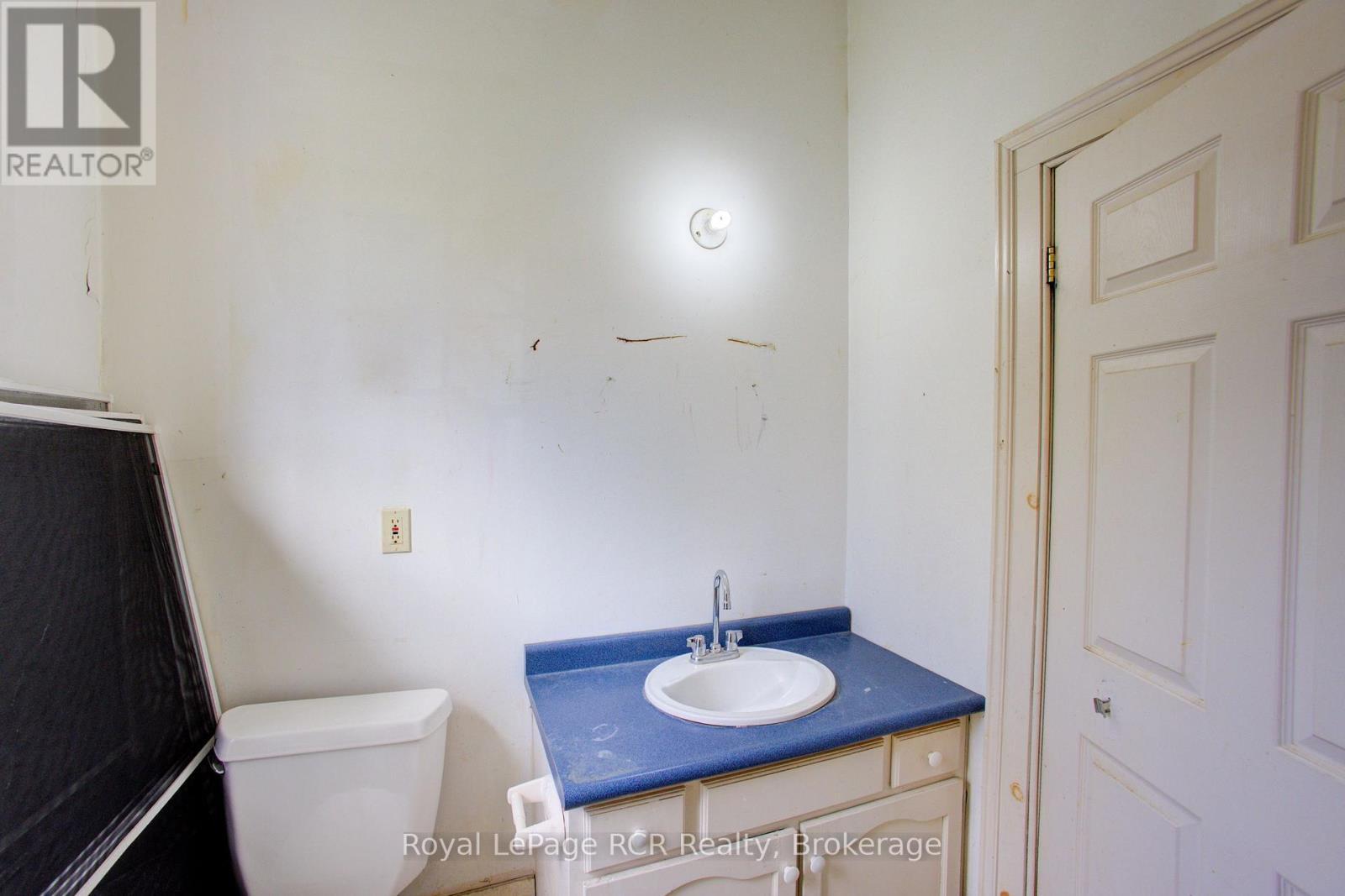 












221 GEORGE STREET

,
Wellington North (Arthur),




Ontario
N0G1A0

