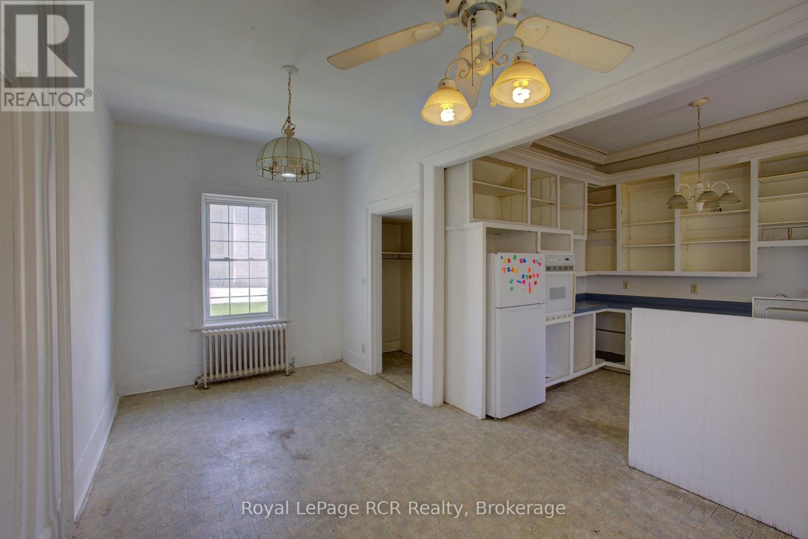 












221 GEORGE STREET

,
Wellington North (Arthur),




Ontario
N0G1A0

