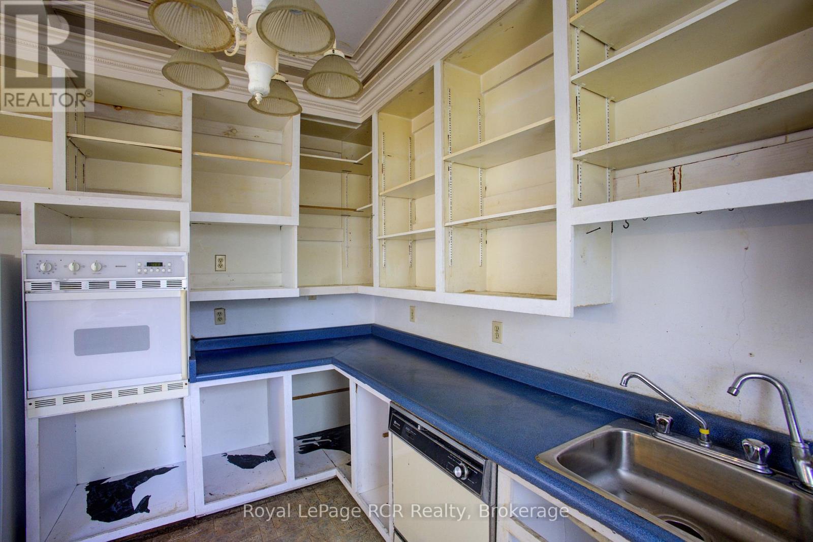 












221 GEORGE STREET

,
Wellington North (Arthur),




Ontario
N0G1A0

