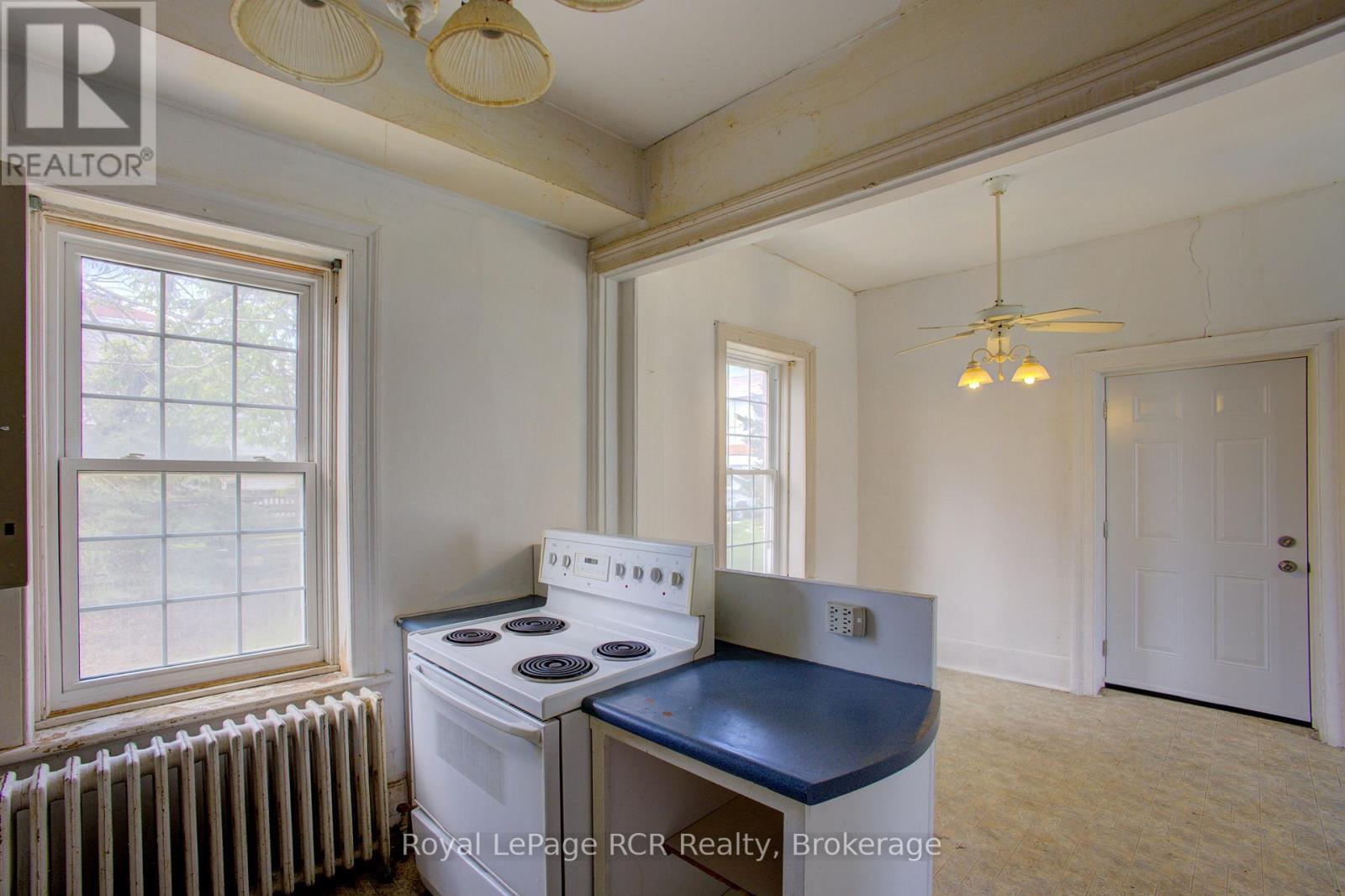 












221 GEORGE STREET

,
Wellington North (Arthur),




Ontario
N0G1A0


