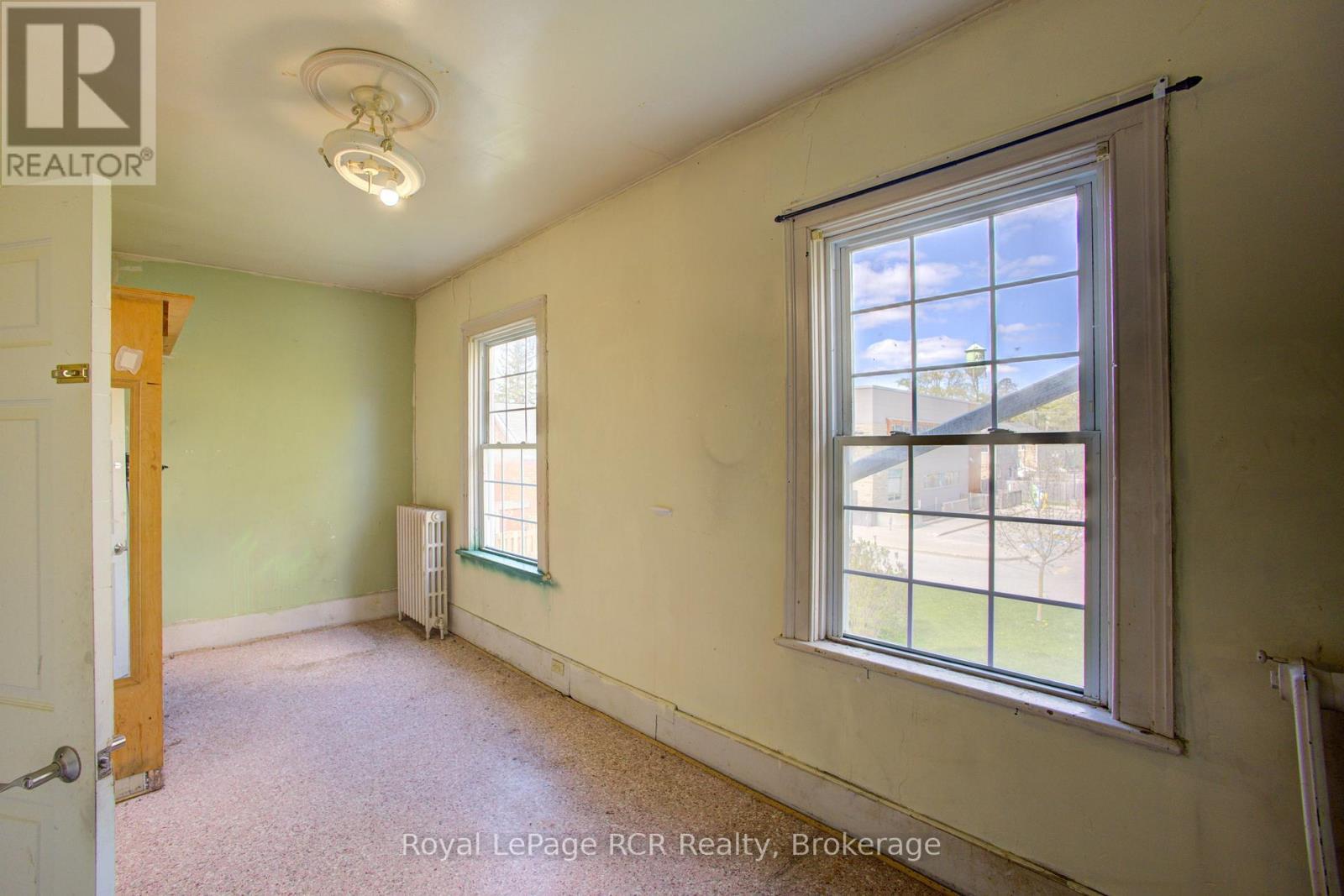 












221 GEORGE STREET

,
Wellington North (Arthur),




Ontario
N0G1A0

