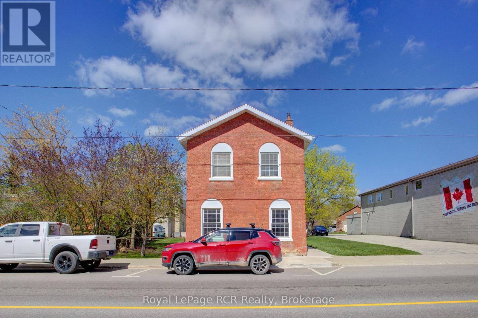 












221 GEORGE STREET

,
Wellington North (Arthur),




Ontario
N0G1A0

