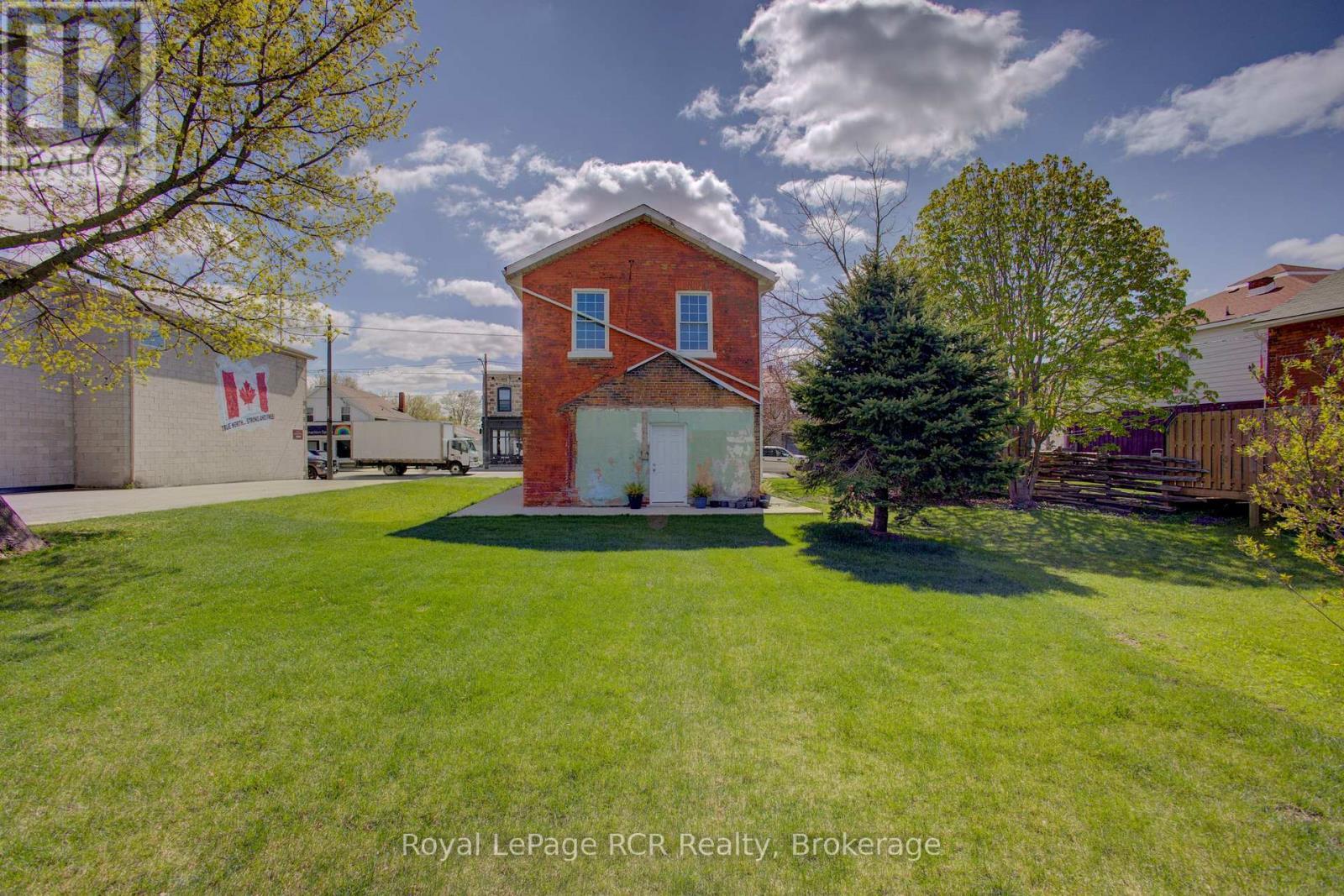












221 GEORGE STREET

,
Wellington North (Arthur),




Ontario
N0G1A0

