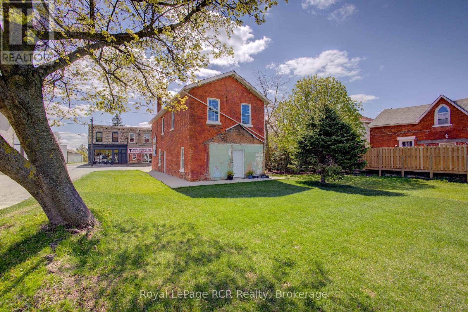 












221 GEORGE STREET

,
Wellington North (Arthur),




Ontario
N0G1A0


