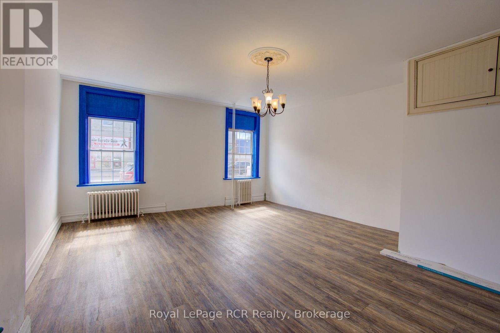 












221 GEORGE STREET

,
Wellington North (Arthur),




Ontario
N0G1A0

