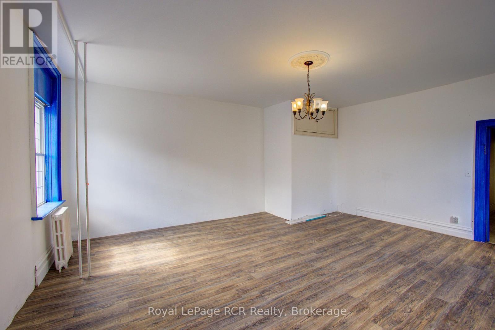 












221 GEORGE STREET

,
Wellington North (Arthur),




Ontario
N0G1A0

