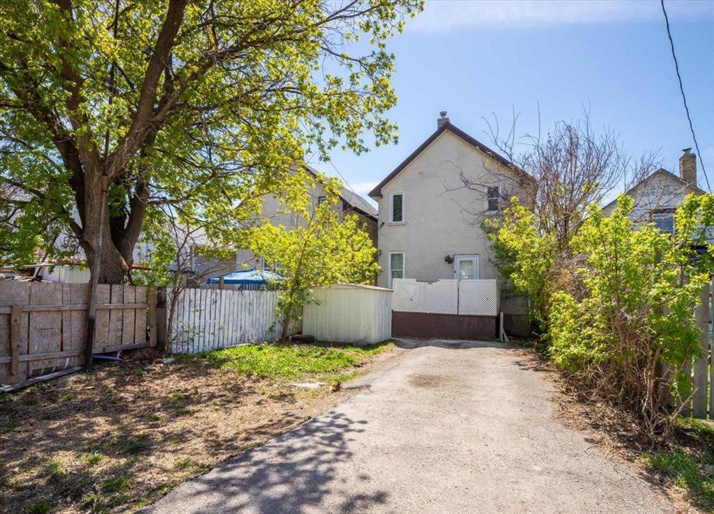 












1565 Ross Avenue

,
Winnipeg,




Manitoba
R3E1E2

