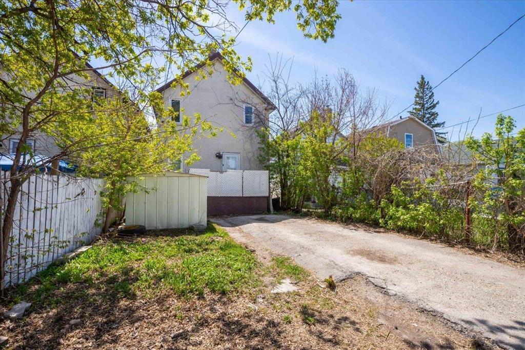 












1565 Ross Avenue

,
Winnipeg,




Manitoba
R3E1E2

