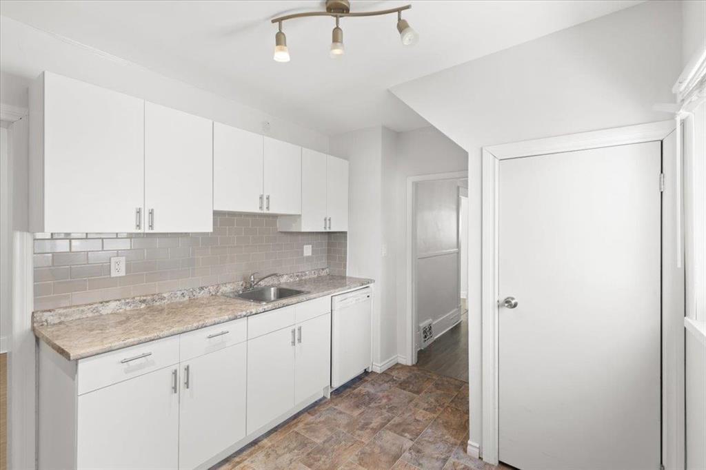 












1565 Ross Avenue

,
Winnipeg,




Manitoba
R3E1E2

