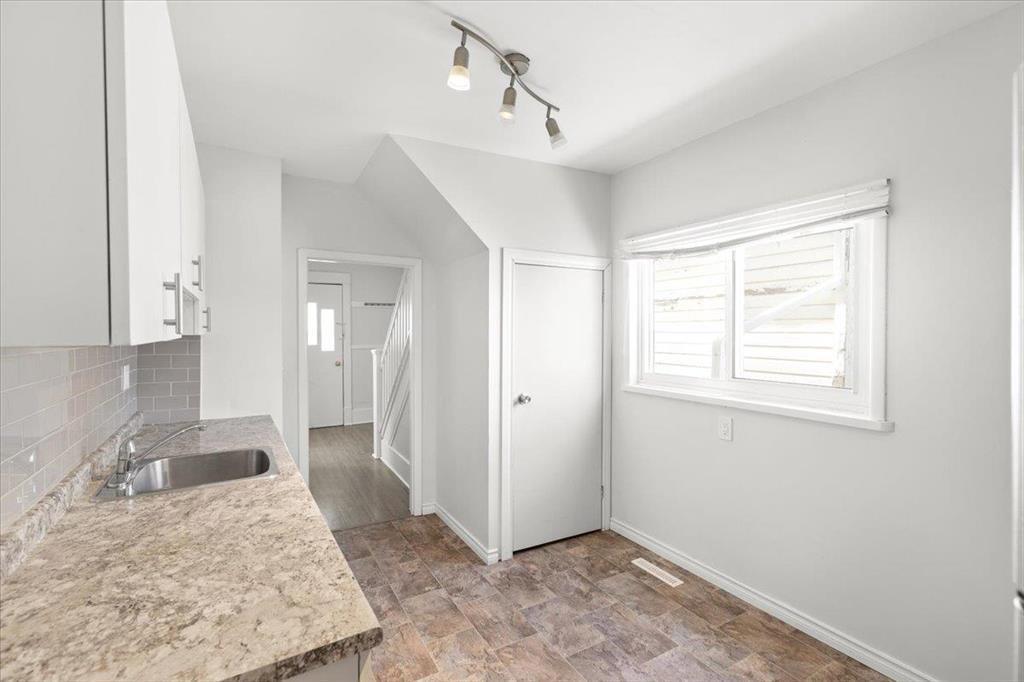 












1565 Ross Avenue

,
Winnipeg,




Manitoba
R3E1E2

