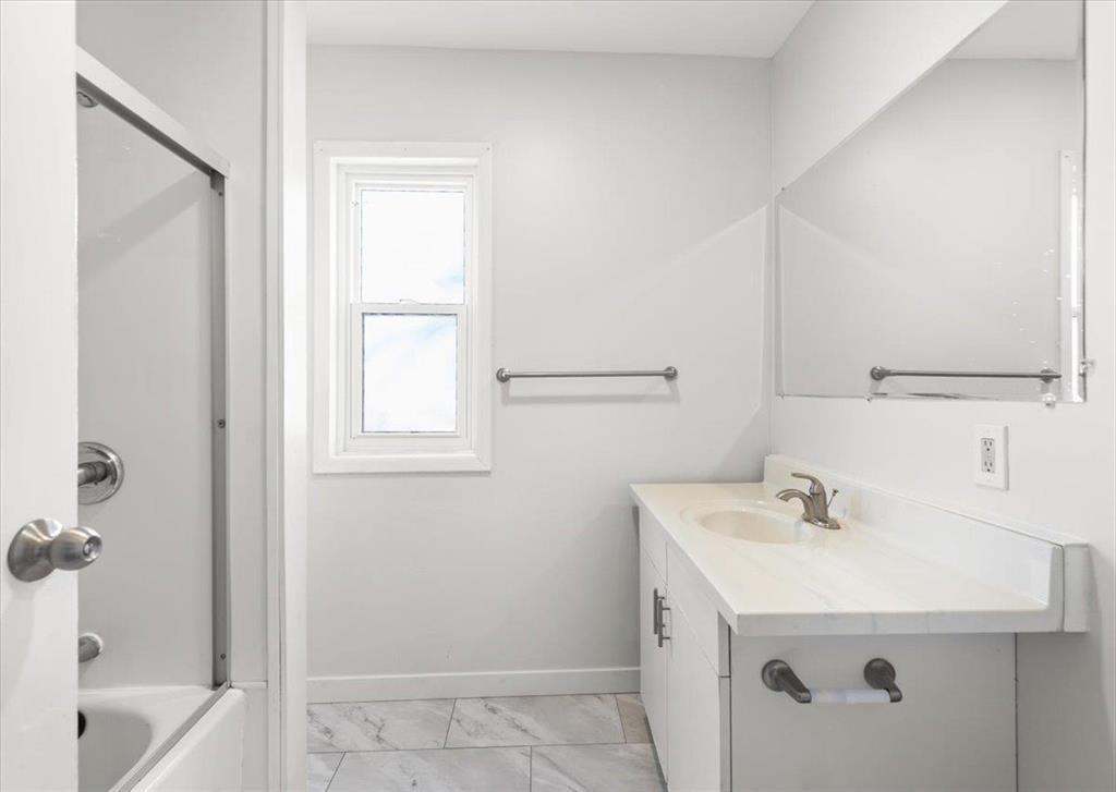 












1565 Ross Avenue

,
Winnipeg,




Manitoba
R3E1E2

