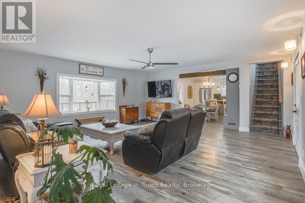 












36 MEADOWS AVENUE

,
Tay,




Ontario
L0K2C0

