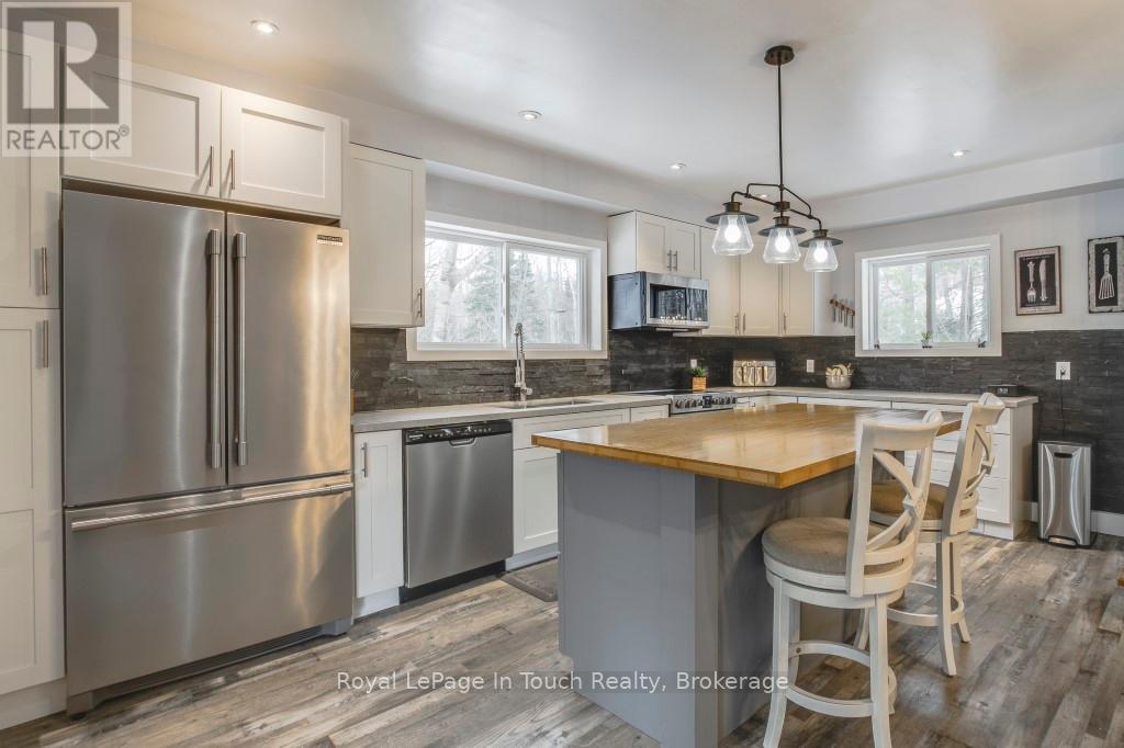 












36 MEADOWS AVENUE

,
Tay,




Ontario
L0K2C0

