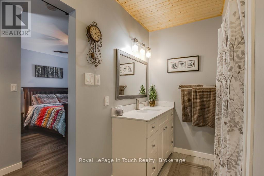 












36 MEADOWS AVENUE

,
Tay,




Ontario
L0K2C0

