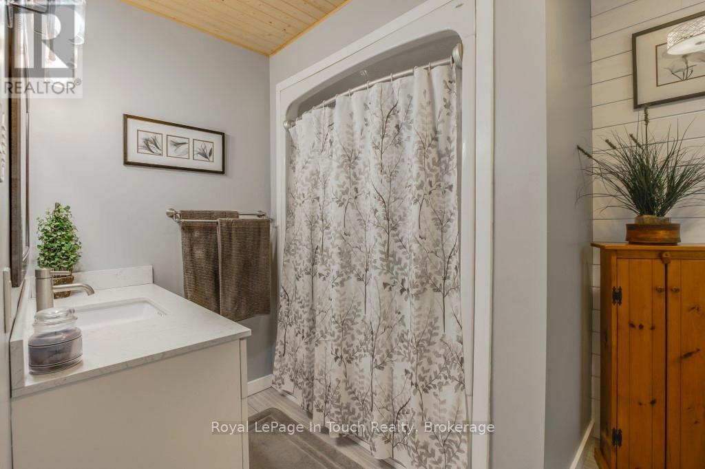 












36 MEADOWS AVENUE

,
Tay,




Ontario
L0K2C0

