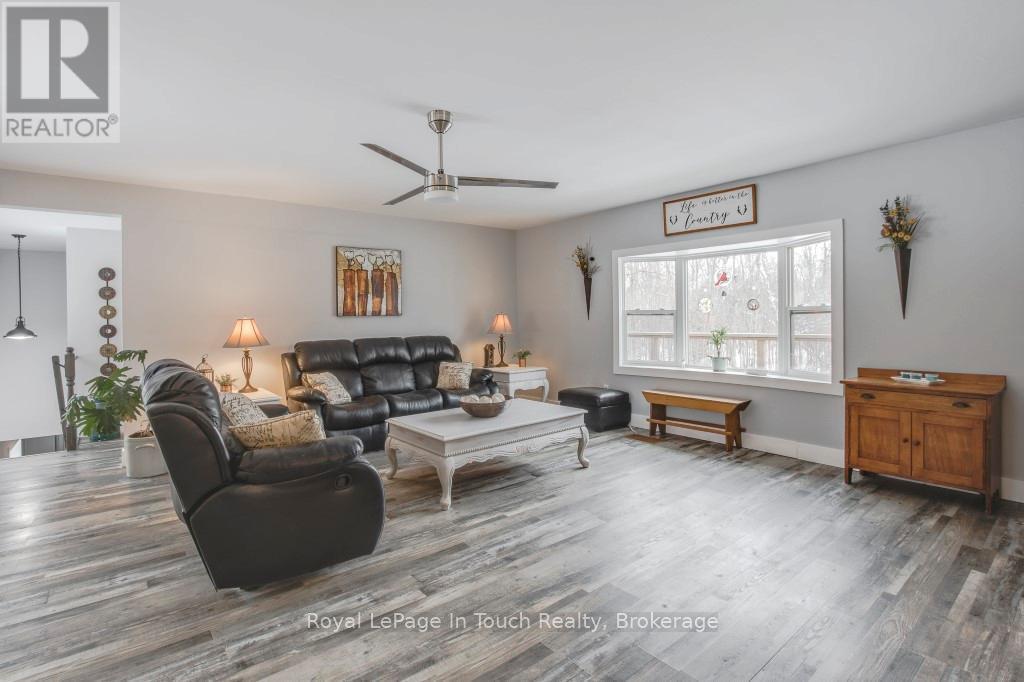 












36 MEADOWS AVENUE

,
Tay,




Ontario
L0K2C0

