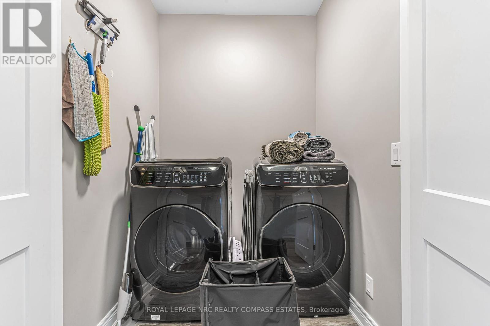 












55 - 180 PORT ROBINSON ROAD

,
Pelham (Fonthill),




Ontario
L0S1E6

