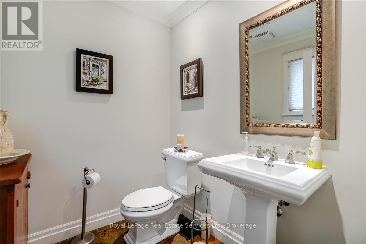 












6150 WALKERS LINE

,
Burlington,




Ontario
L7M0R3


