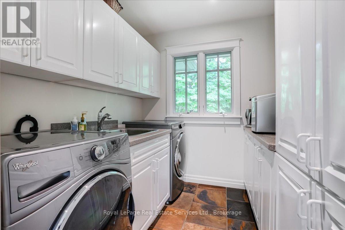 












6150 WALKERS LINE

,
Burlington,




Ontario
L7M0R3

