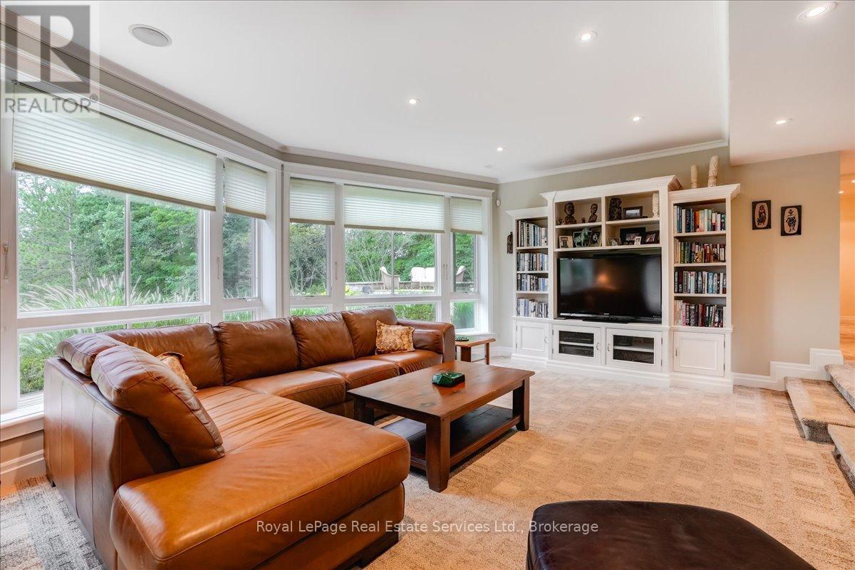 












6150 WALKERS LINE

,
Burlington,




Ontario
L7M0R3

