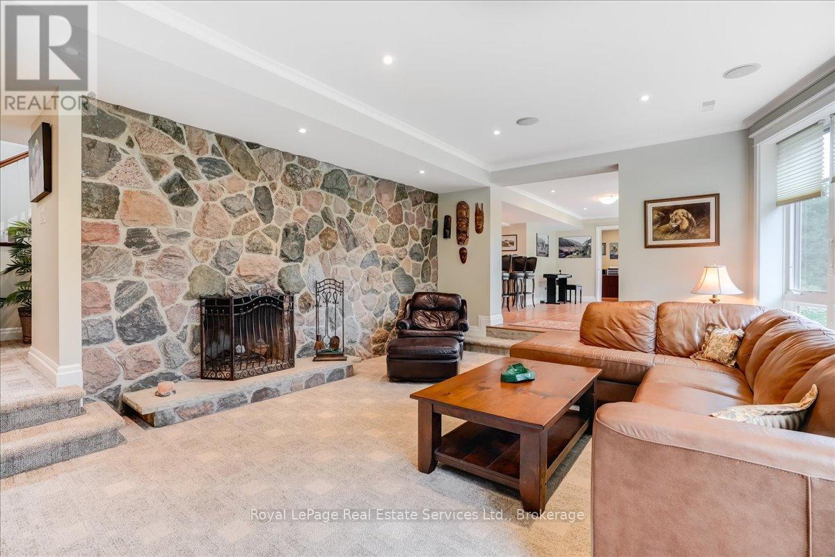 












6150 WALKERS LINE

,
Burlington,




Ontario
L7M0R3

