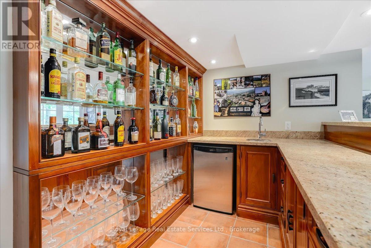 












6150 WALKERS LINE

,
Burlington,




Ontario
L7M0R3

