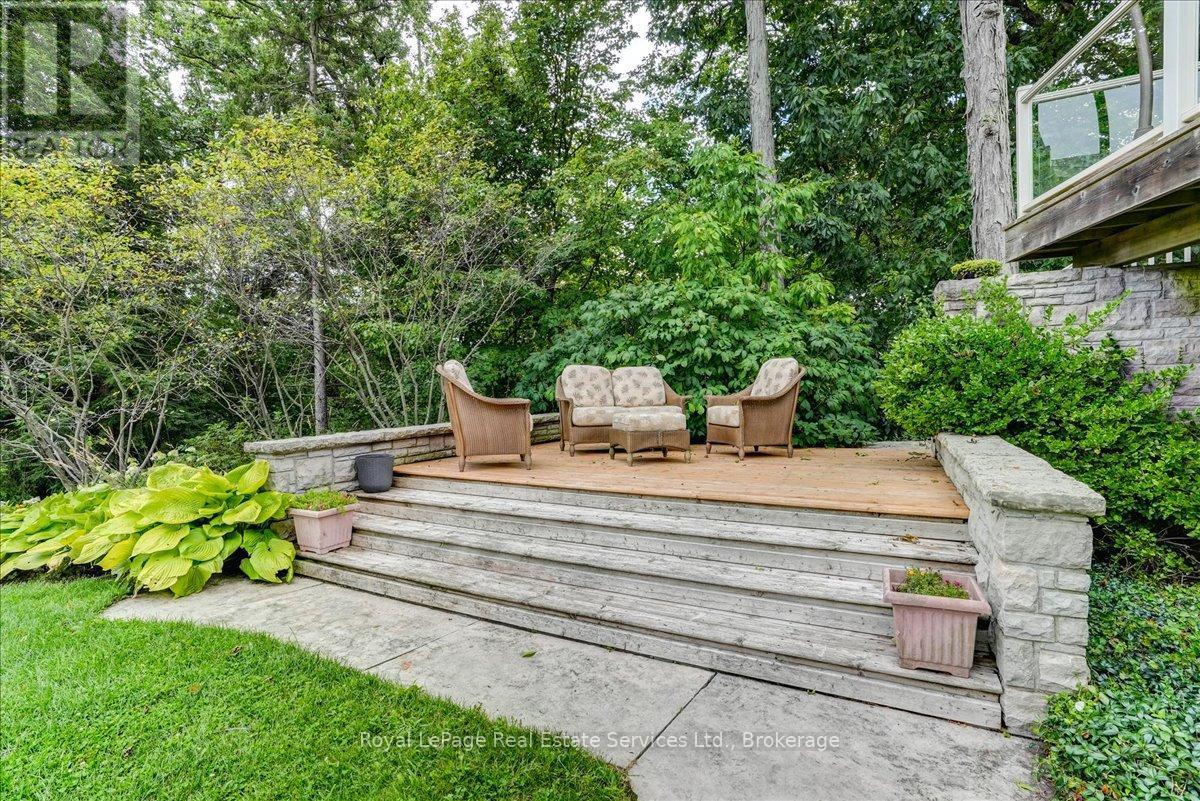 












6150 WALKERS LINE

,
Burlington,




Ontario
L7M0R3

