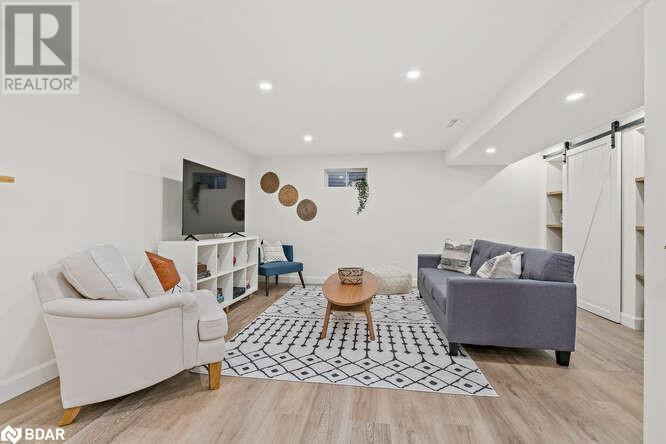 












4A HALL Road

,
Georgetown,




Ontario
L7G4W5

