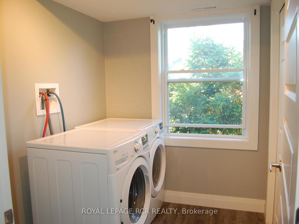 









295A


Broadway

N/A, 2,
Orangeville,




ON
L9W 1L2

