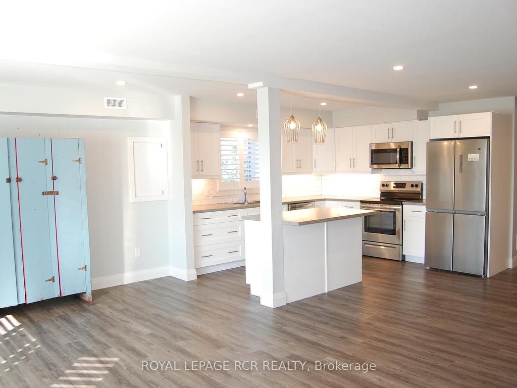 









295A


Broadway

N/A, 2,
Orangeville,




ON
L9W 1L2

