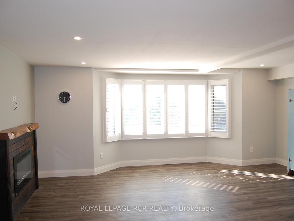 









295A


Broadway

N/A, 2,
Orangeville,




ON
L9W 1L2

