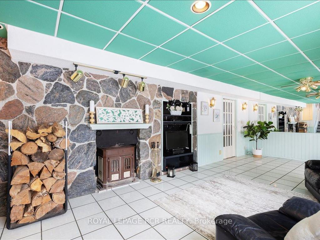 









3990


Mount Albert

Road,
East Gwillimbury,




ON
L0G 1V0


