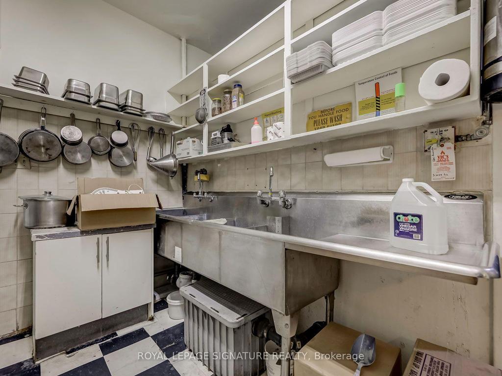 









2865


Keele

Street,
Toronto,




ON
M3M 2G7

