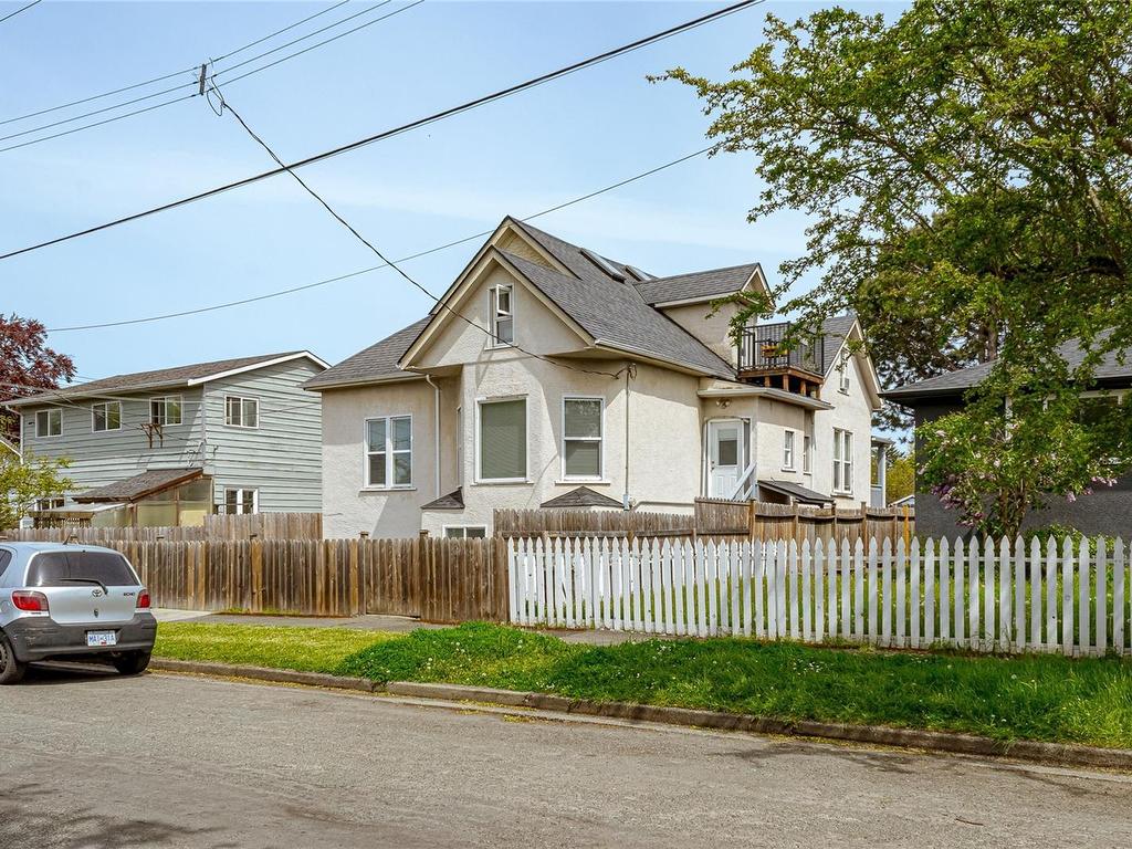 









2335


Howard

St,
Victoria,




BC
V8R 4K8

