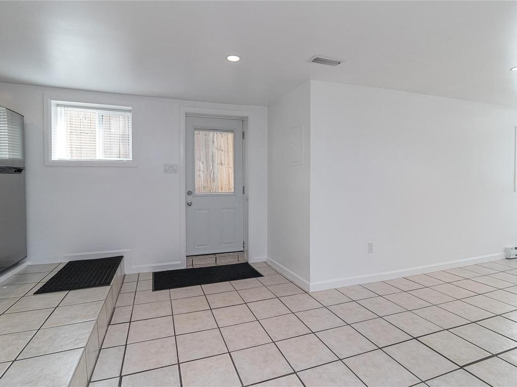 









2335


Howard

St,
Victoria,




BC
V8R 4K8

