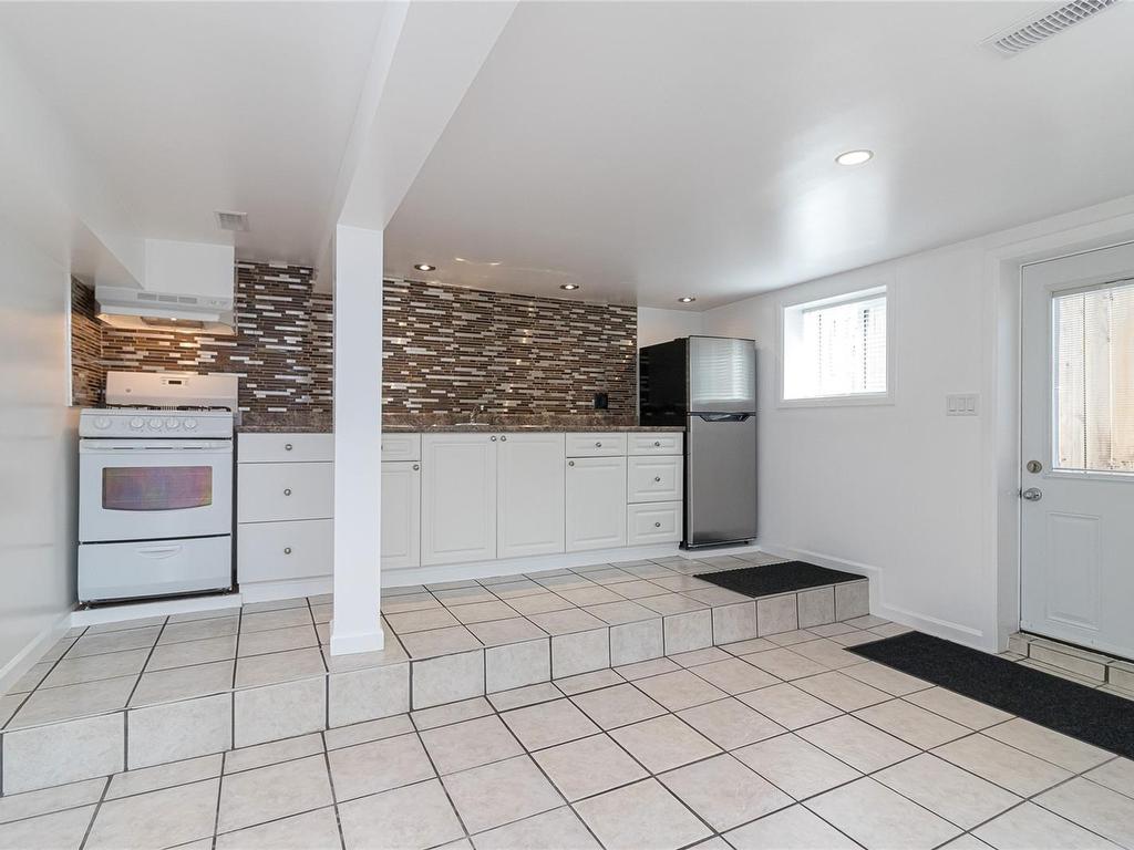 









2335


Howard

St,
Victoria,




BC
V8R 4K8

