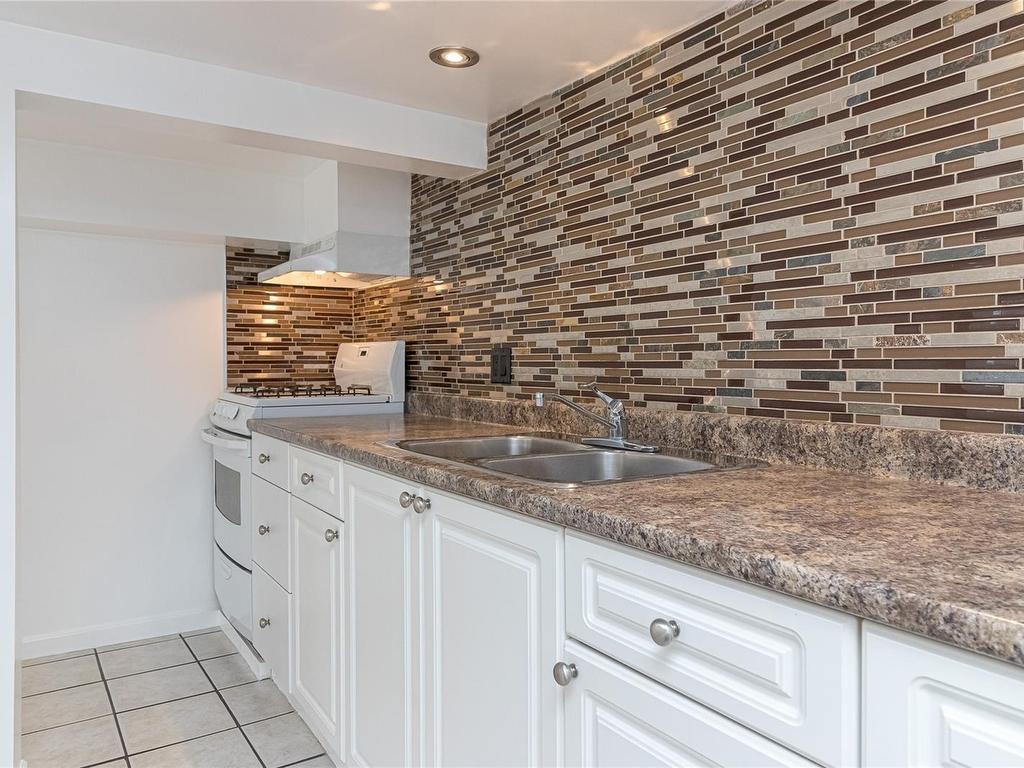 









2335


Howard

St,
Victoria,




BC
V8R 4K8

