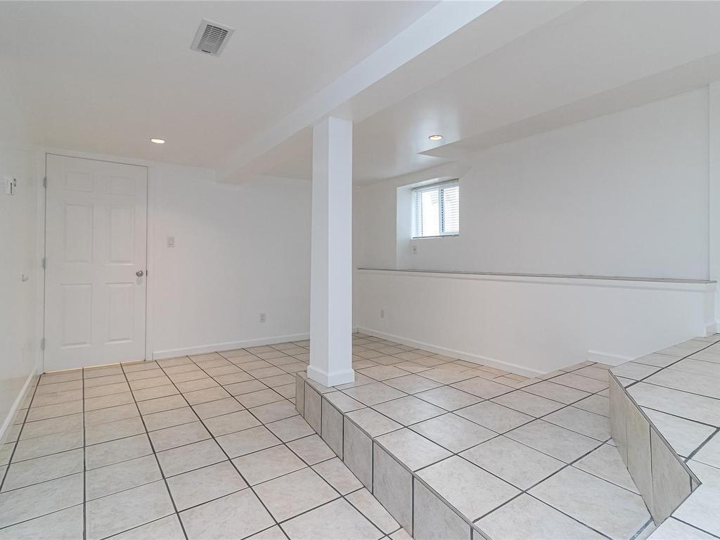









2335


Howard

St,
Victoria,




BC
V8R 4K8

