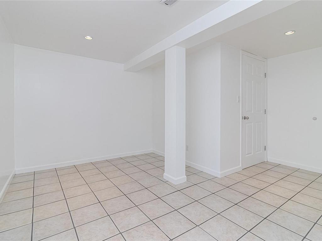 









2335


Howard

St,
Victoria,




BC
V8R 4K8

