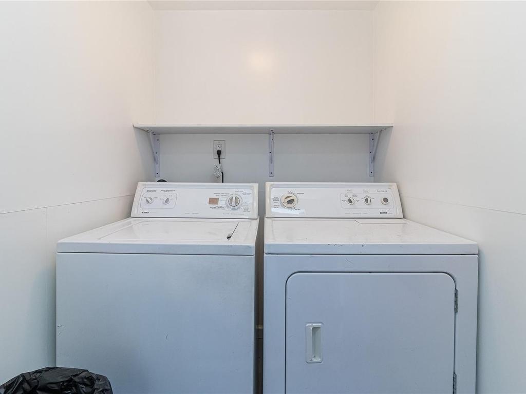 









2335


Howard

St,
Victoria,




BC
V8R 4K8

