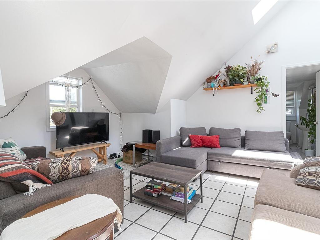 









2335


Howard

St,
Victoria,




BC
V8R 4K8

